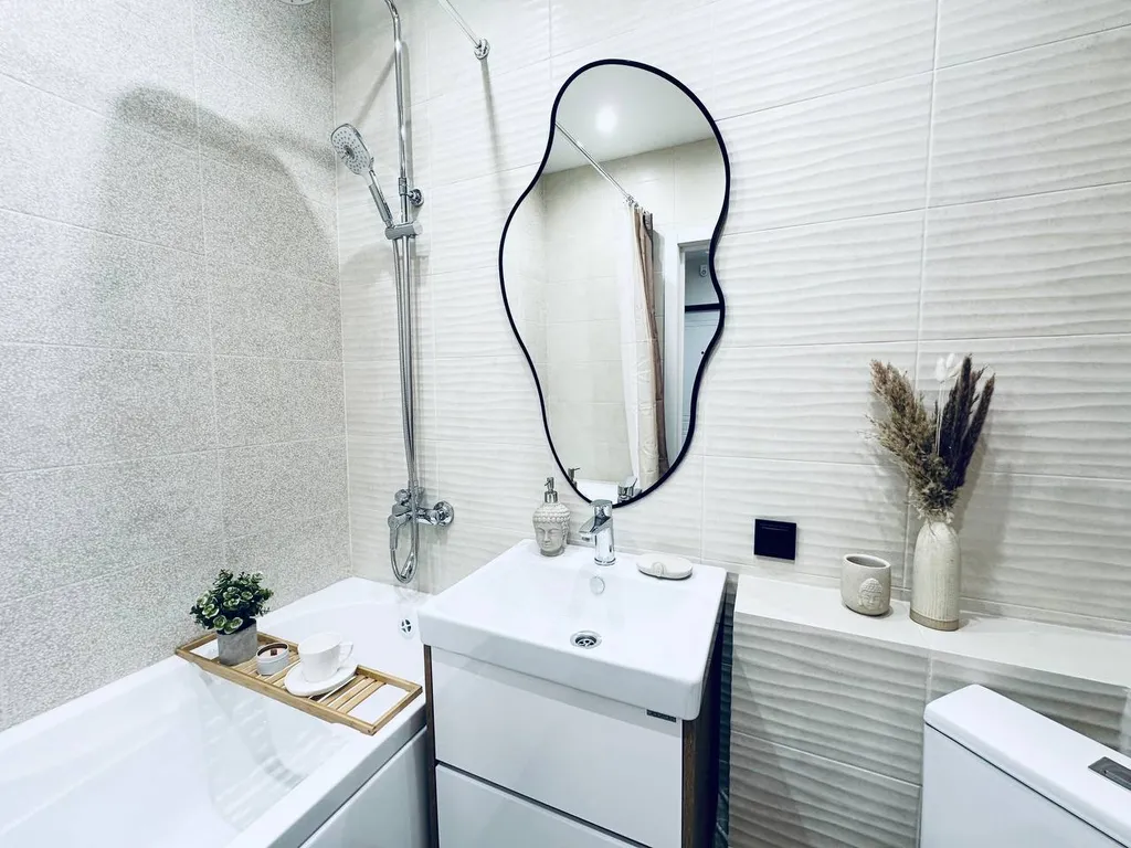 Поделам Квартира с балконом у арены Трактор