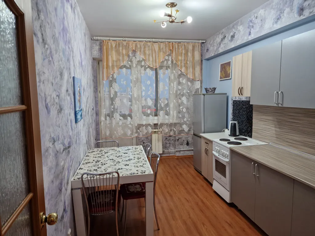 В новостройке на 11ом этаже с большой кухней и видом на плотину ГЭС!