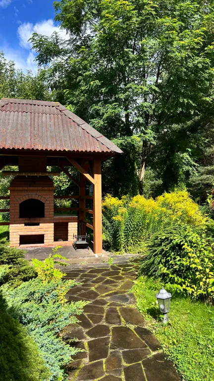 Уединённый хутор в лесу у реки с баней и камином