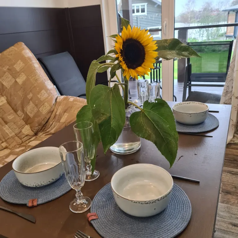 Домик у озера