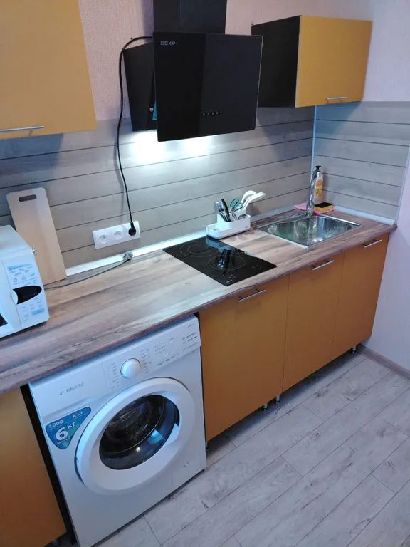 Просторная трехкомнатная квартира с видодом на море и парк маяк