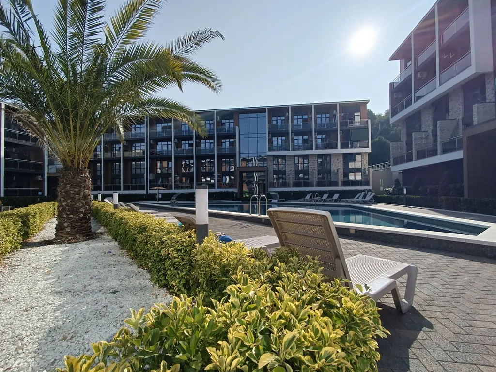 Новая квартира-студия бизнес класса с бассейном