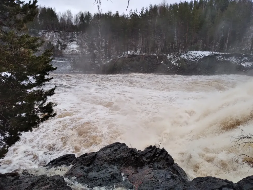 Дом с балконом