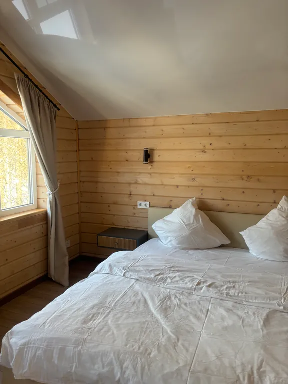 Дом у Коркинского озера с баней, купелью и детской площадкой.