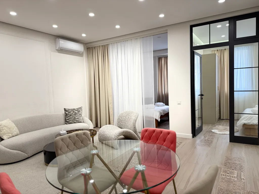 Дизайнерские апартаменты в центре города с 2-мя спальнями