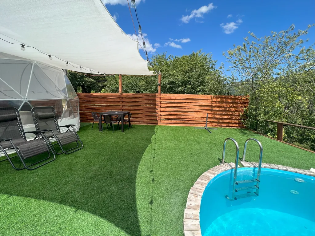 Сфера с подогреваемым бассейном