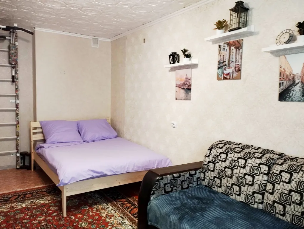 Чиcтaя, уютнaя 1-комнaтная квартирa в центpальнoм pайоне