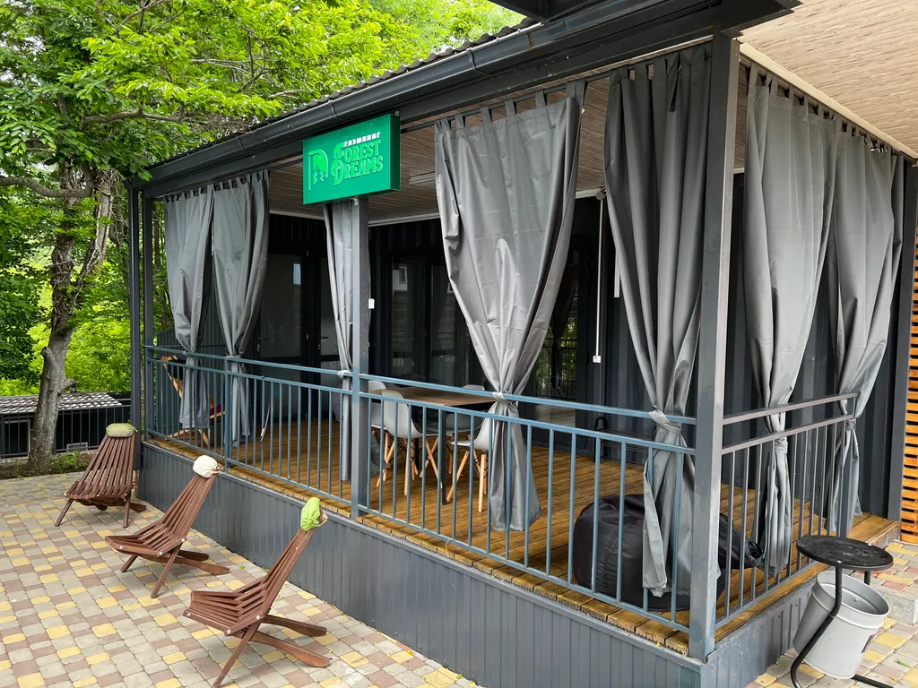 Домик в лесу с большой верандой