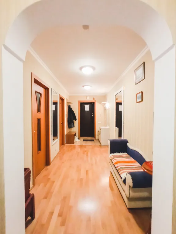 Трёхкомнатная квартира в центре на площади Ленина