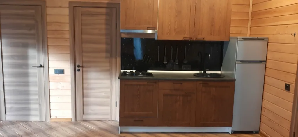 Комфортабельный коттедж с сауной на берегу водоема