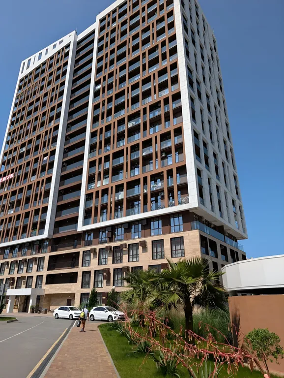 Светлая студия с бассейном на территории