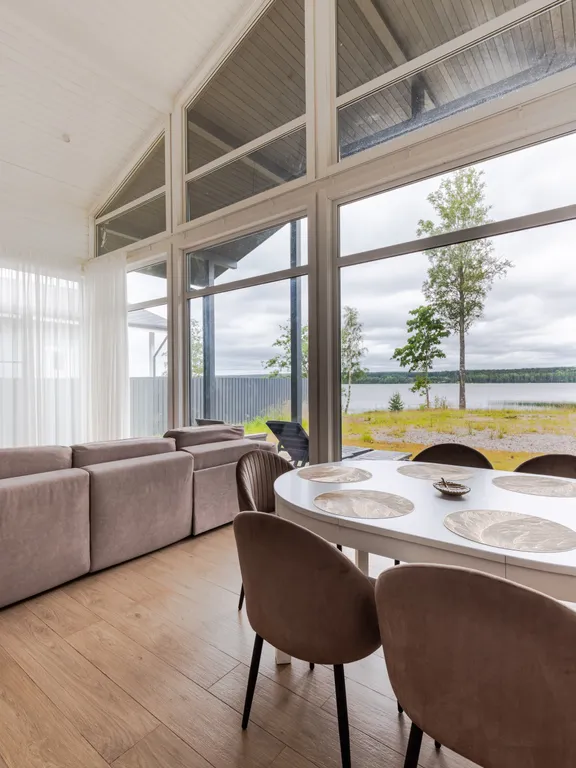 Дом с видом на озеро