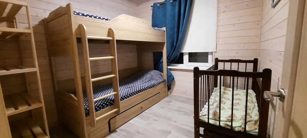 Коттедж с собственной территорией, большой беседкой и мангальной зоной