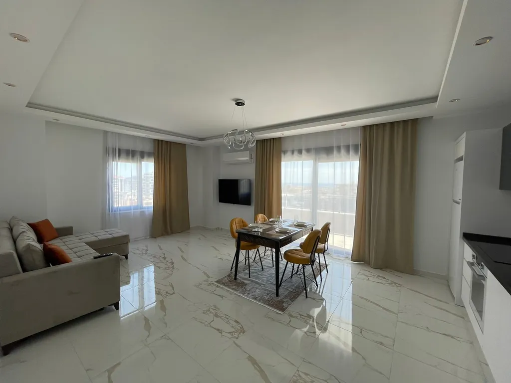 Чудесная новая квартира с видом на горы и море