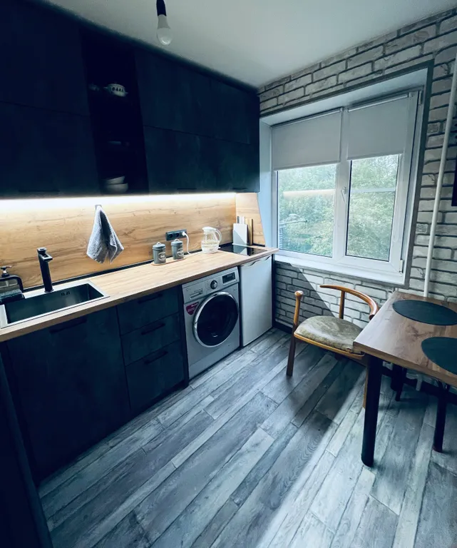 Серый лофт на силуэте