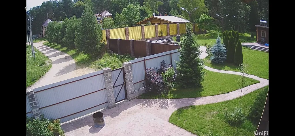 Загородный дом в лесу у реки