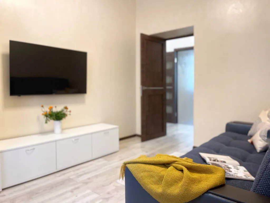 Трехкомнатная квартира в центре города с видом на город