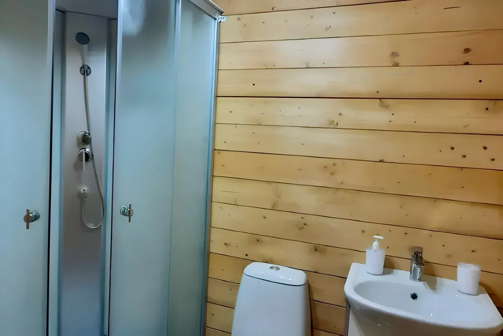 Эко-домик у моря на белых скалах