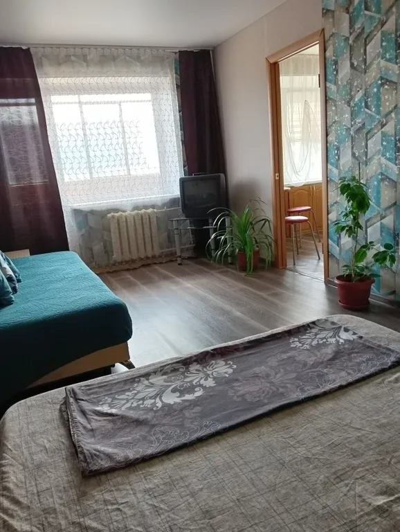 Квартира у Авроры, Алмаза