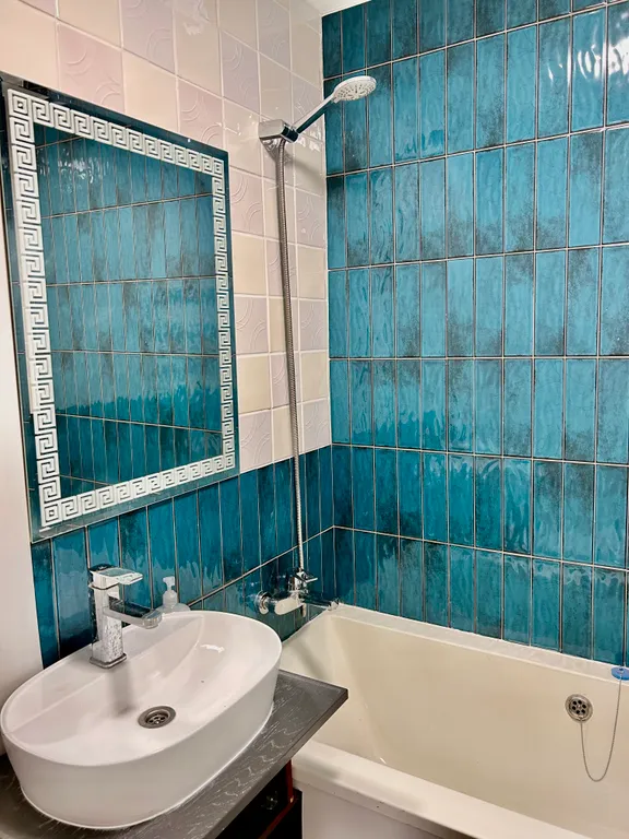 Современная  двушка около  тропы здоровья, и любужвкого предместья