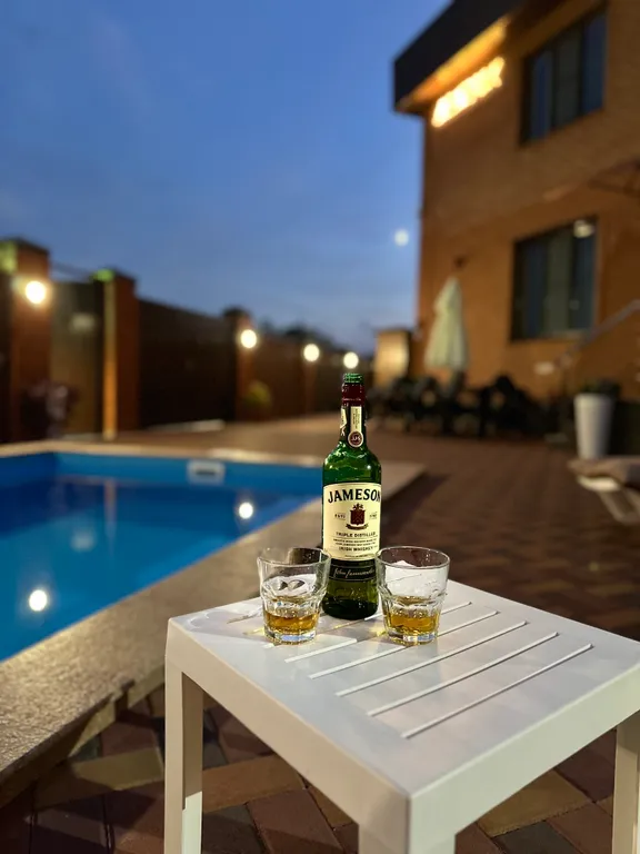 Дом с бассейном и баней