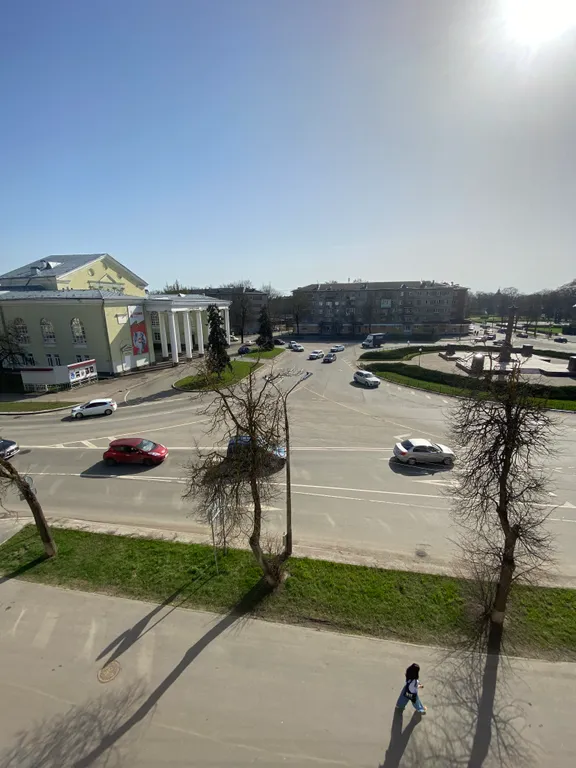 Двухкомнатная квартира в центре с видом на площадь победы