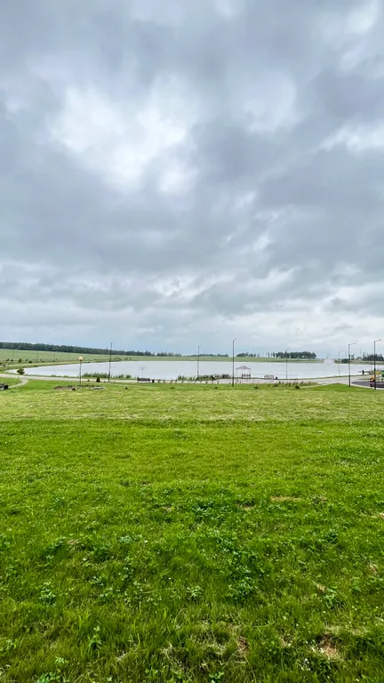 LUX-вид на озеро: светлая квартира в новом доме