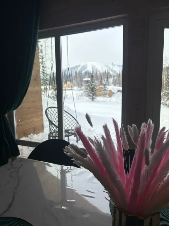 Современный дом с видом на горы