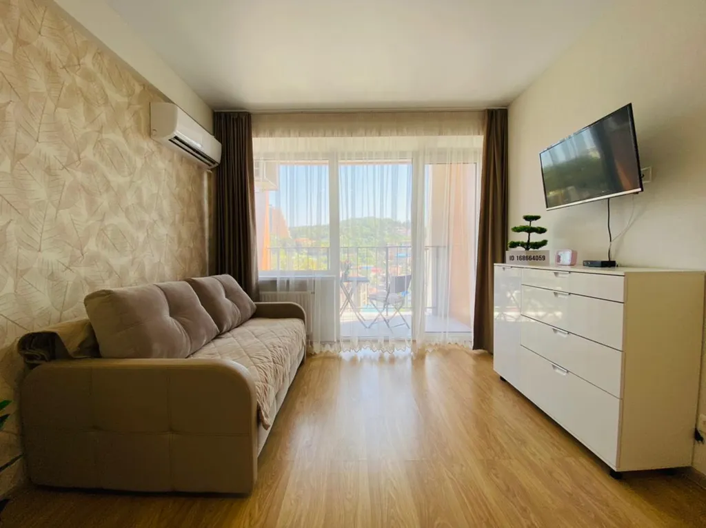 Студия с завораживающим видом и летним бассейном