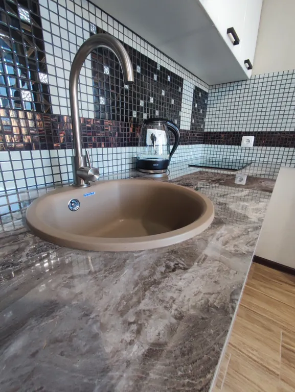 Двухкомнатная квартира в историческом центре города, голубой огонёк