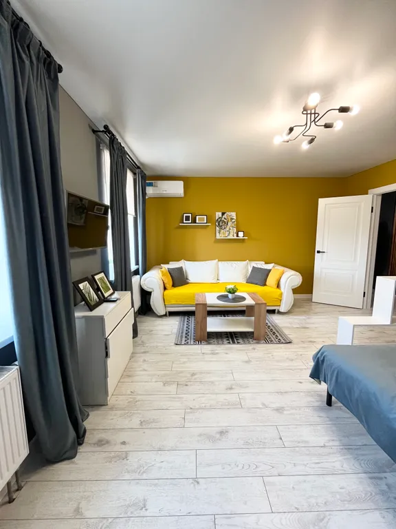 Дизайнерская квартира при въезде в город