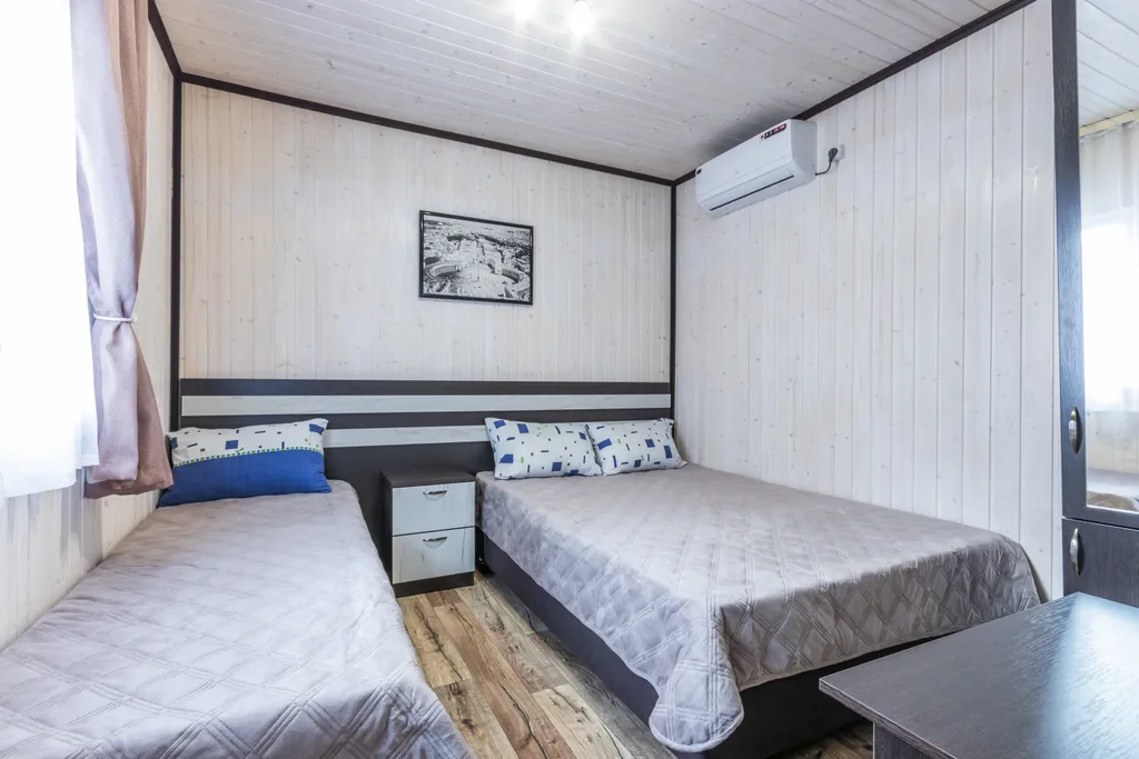 Домик шестиместный двухкомнатный