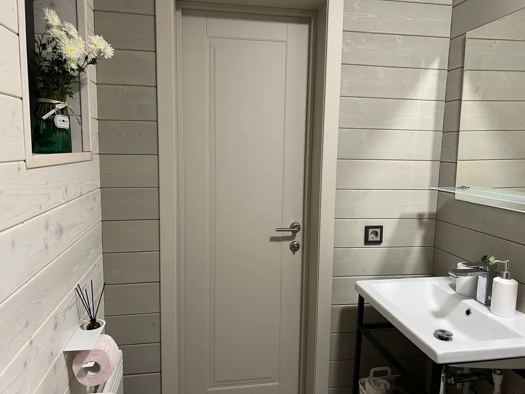 Дом 6 в лесу у реки