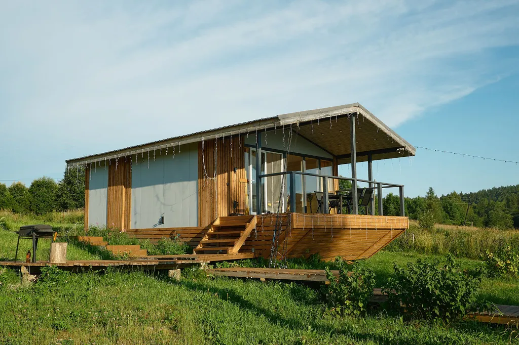 Уютный домик на берегу озера