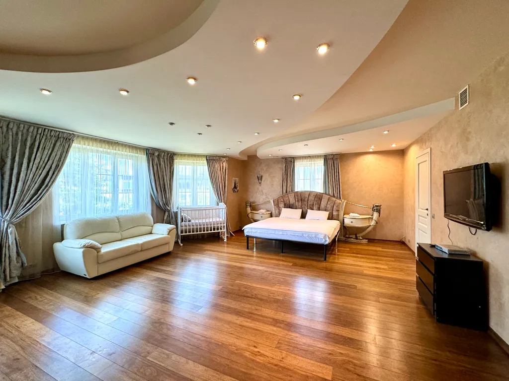 Элитный коттедж с бассейном