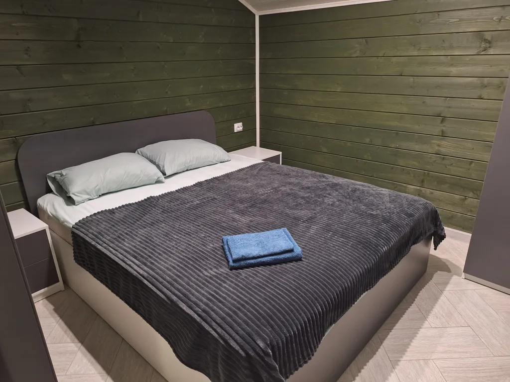 Уютный домик с верандой и видом на лес, посуточно.