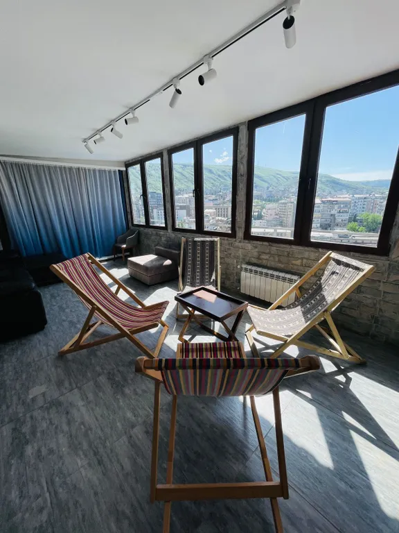 Апартамент с балконом с видом на город