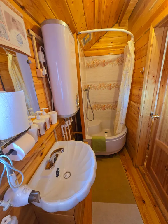 Уютная комната с собственной ванной комнатой