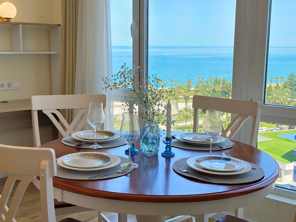 Апартаменты с видом на бассейн и море, ЖК White Sails