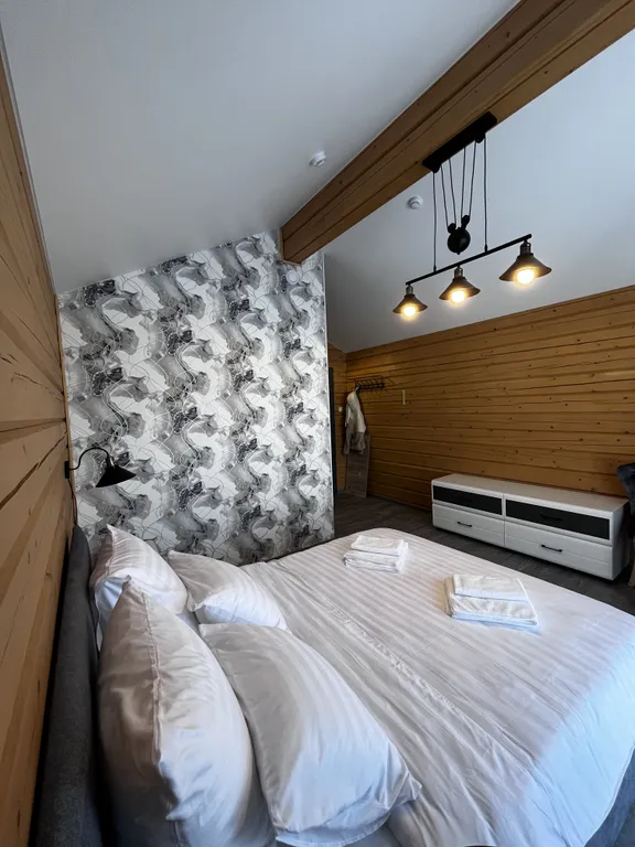 Усадьба в лесу с видом на горы