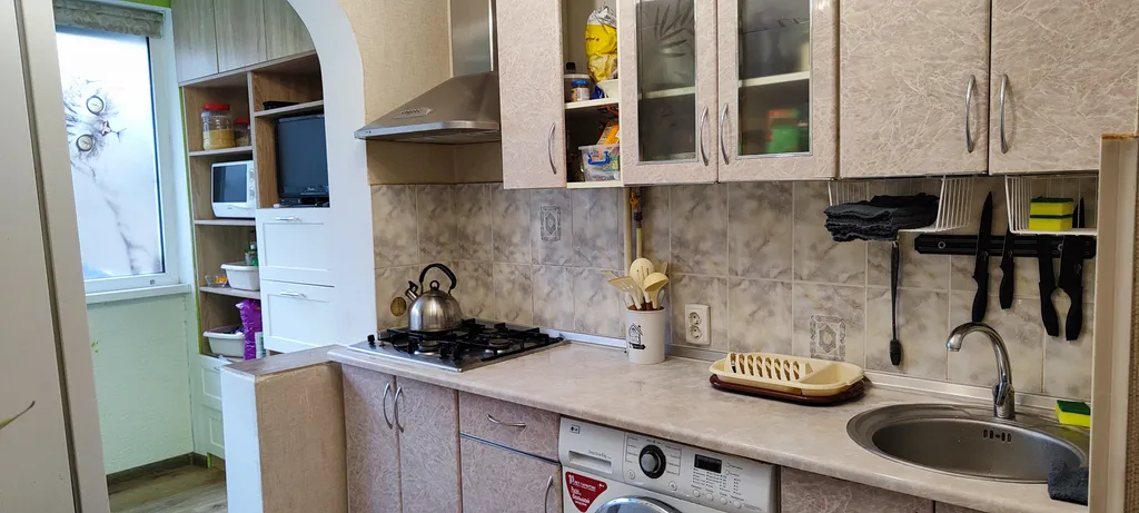 Двухкомнатная квартира в микрорайоне с видом на море и горы