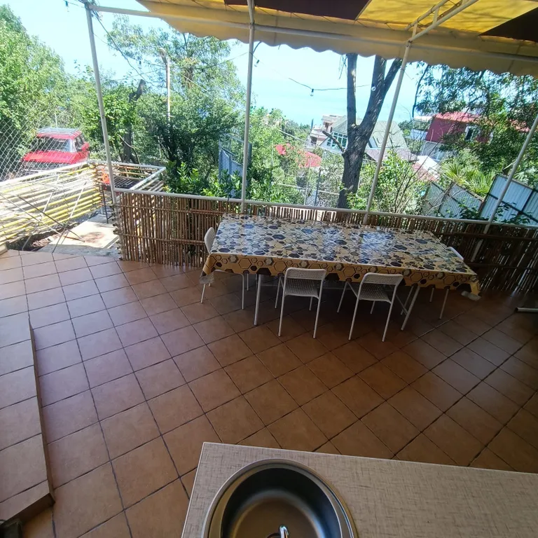 Дом с беседкой