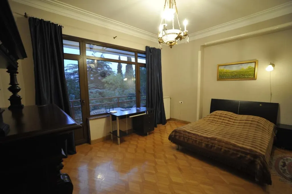 4-комнатная Квартира — аренда посуточно в Тбилиси