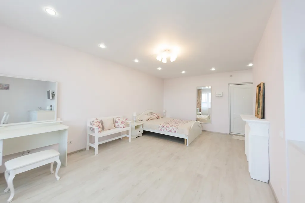 Красивая студия с видом на озеро в расширенном центре