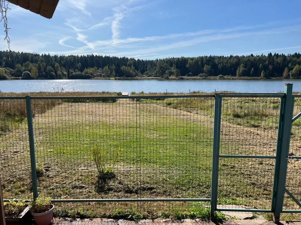 Дом с баней на берегу озера