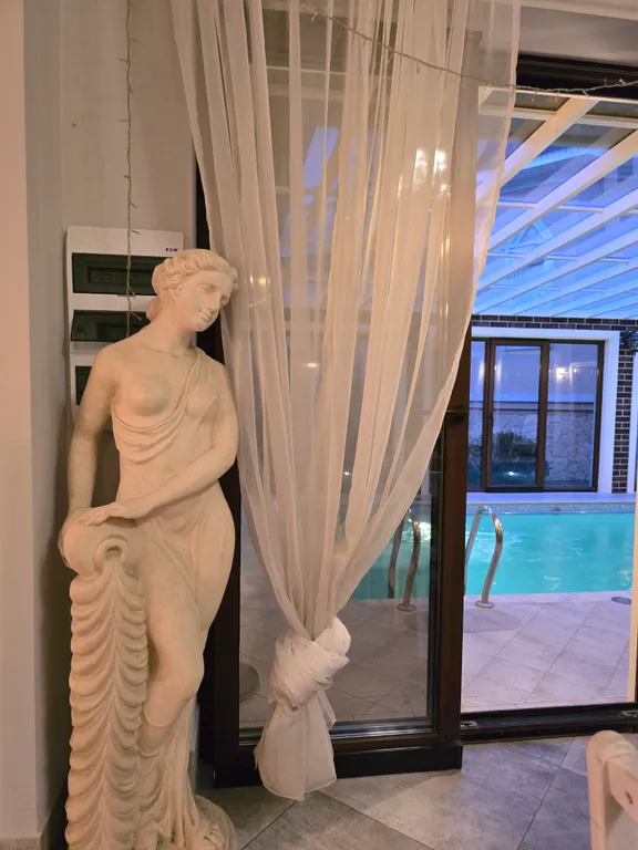 Тихий уют с бассейном для отдыха семьёй