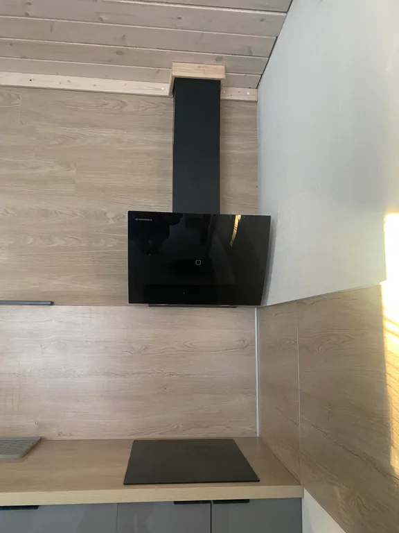 Уютный домик на озере