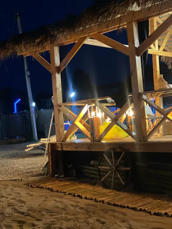 Атмосферные дома a-frame на берегу моря