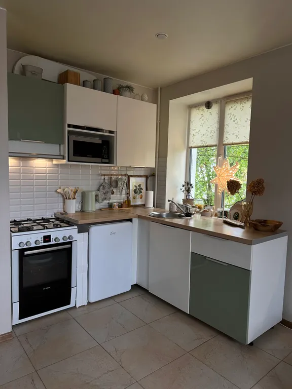 Двухкомнатная квартира над кофейней в центре Валдая