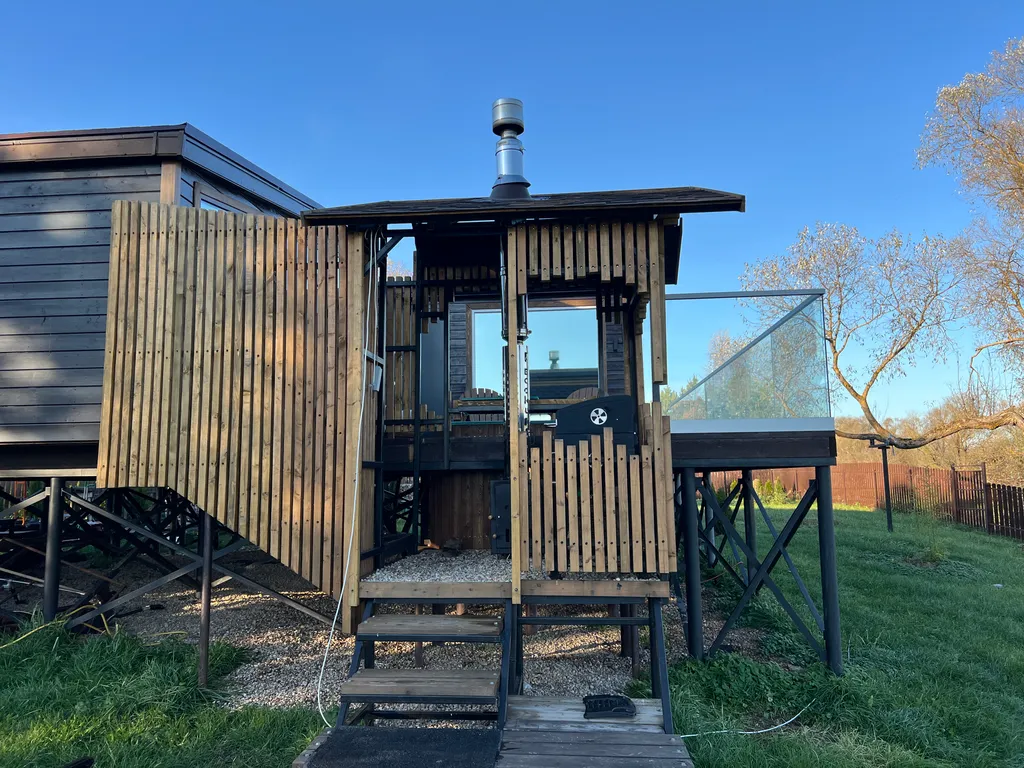 Уютный дом с видом на реку